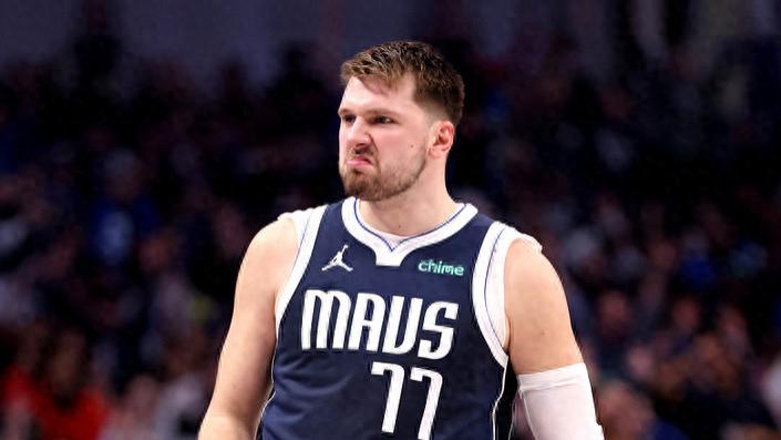 东契奇轰35+11+11仍无缘今日最佳！只因约基奇创47年NBA奇迹