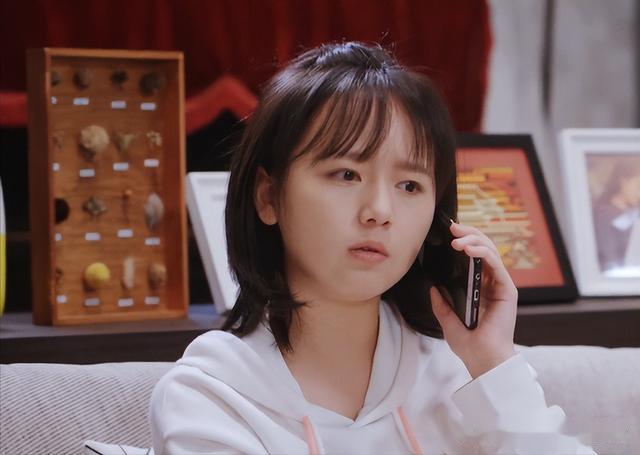 《人民警察》陆毅女儿选角失败,16岁老气横秋,没想到演过薛宝钗(陆毅穿搭)-第2张图片-九妖电影 《人民警察》陆毅女儿选角失败,16岁老气横秋,没想到演过薛宝钗(陆毅穿搭)-第2张图片-九妖电影