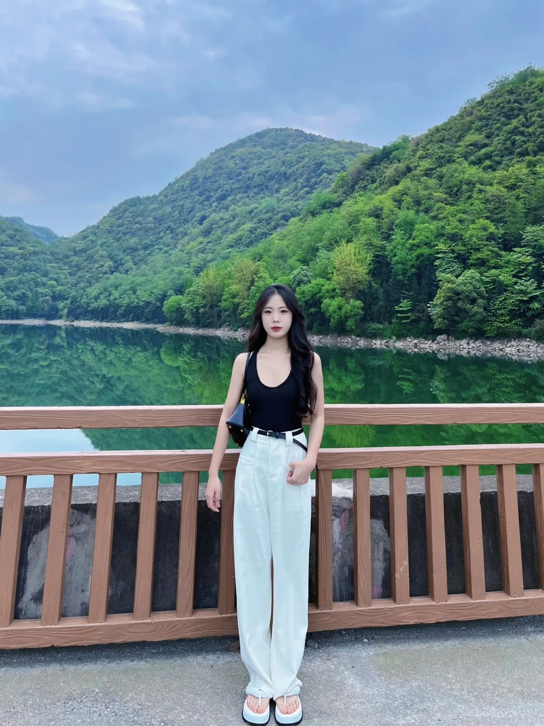 一起去“吸氧”吧
风景让人眼前一亮 空气也很清新 总体需要走的地方也不多 可以适