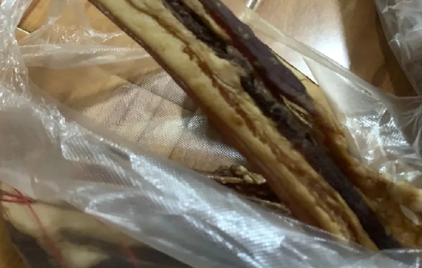 朋友们，你们的腊肉晾晒好了之后会有切不动的情况吗？
这是我晾晒了10几天的腊肉，