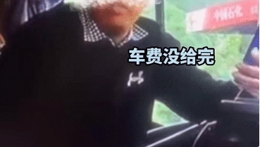 广东深圳，一女子和朋友共50人，包了一辆专车，从广东回到河南，约定价格为9000
