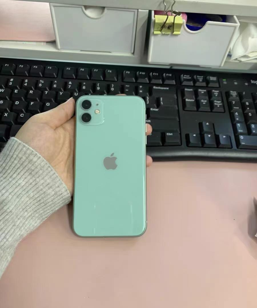 今天还在用iphone11的做什么都能成功
这是苹果LCD屏幕手机的遗作，除了屏