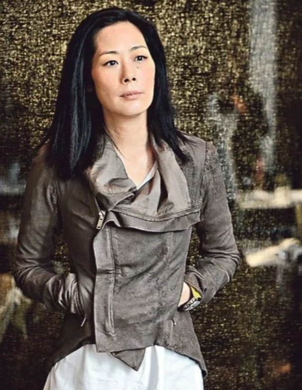 关淑怡：歌坛天后，命运多舛露宿街头