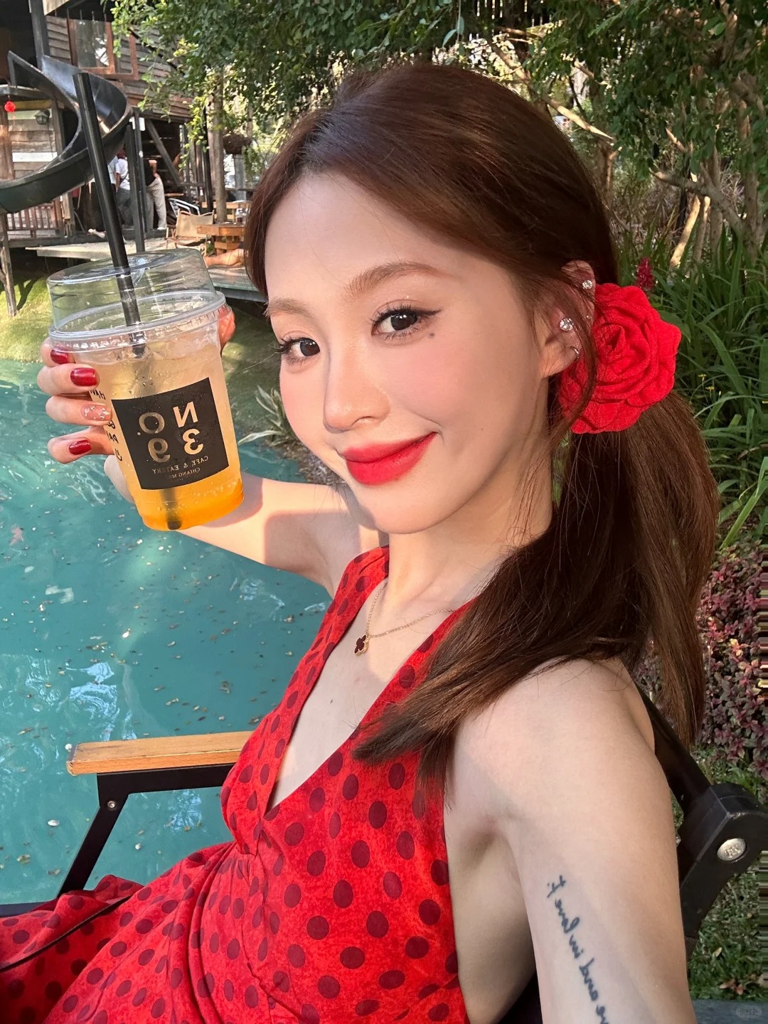 清迈红玫瑰.
来清迈过夏天啦☀️
阳光刚好 气温刚好
红色太爱了！！咔咔出片！