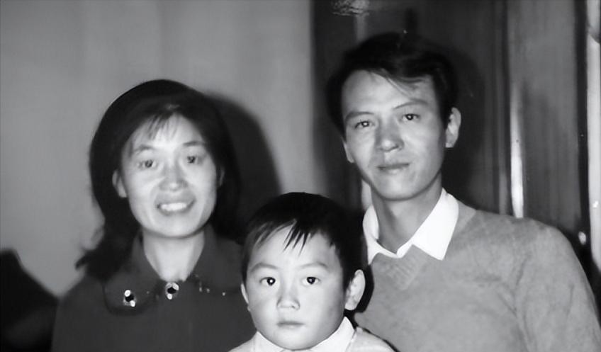 在1979年的中国，社会的变革与人们的命运交织，在这个充满挑战与动荡的年代，有一
