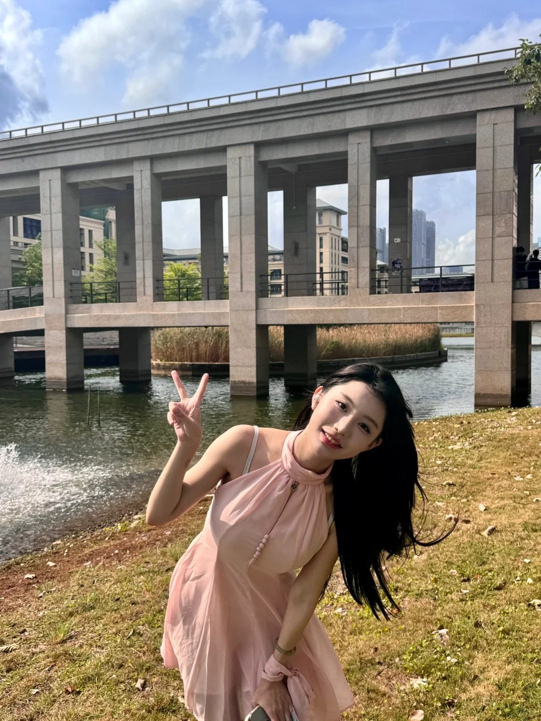 在校园里谈场恋爱吧
天气晴朗校园随心walk，顺便看一场印象派的画展吧。