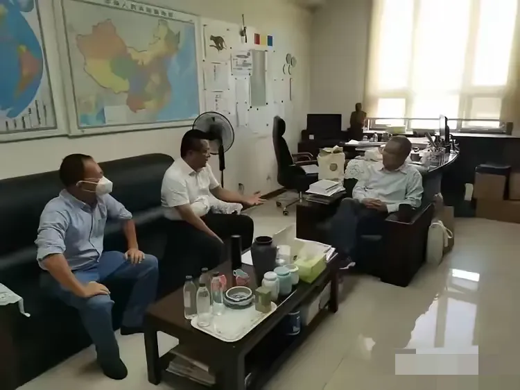 这几位在这样办公室聊天的，一般都是什么领导