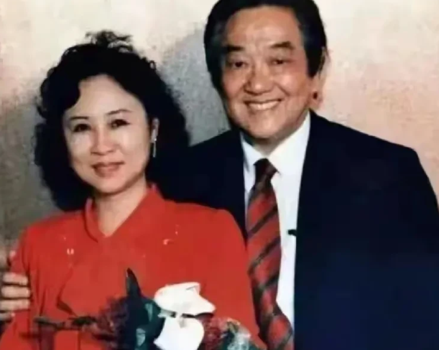 平鑫涛把爱给了琼瑶，把巨额财产留给了原配和孩子。爱值钱？还是物质更重要？

我说