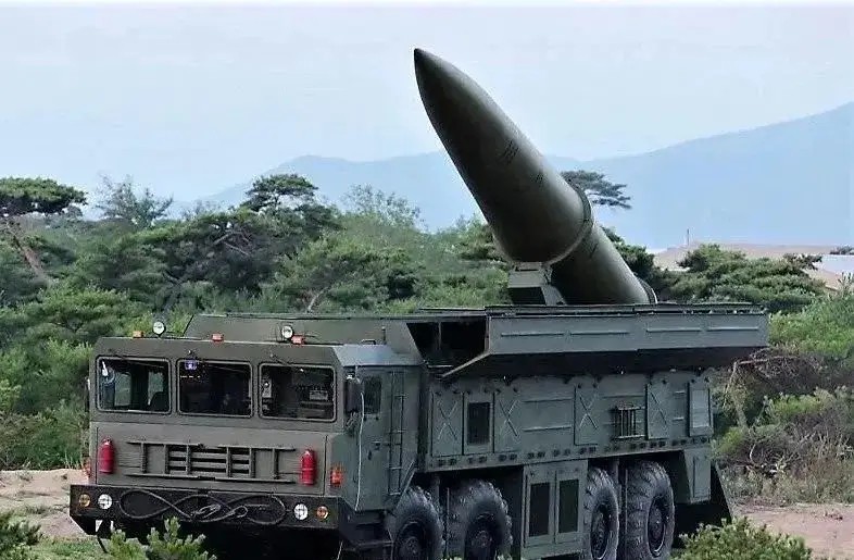 朝鲜试射超大弹头弹道导弹，最小射程仅90千米，韩国误以为试射失败

据央视援引朝