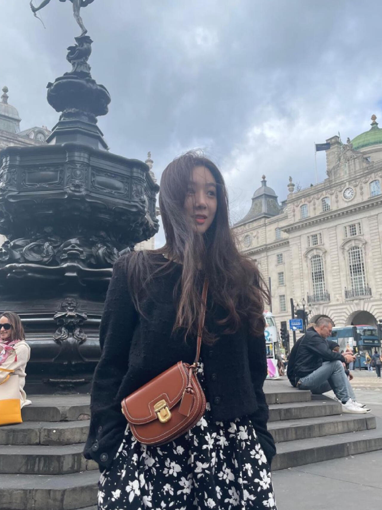 未婚女星的松弛感郑丽媛