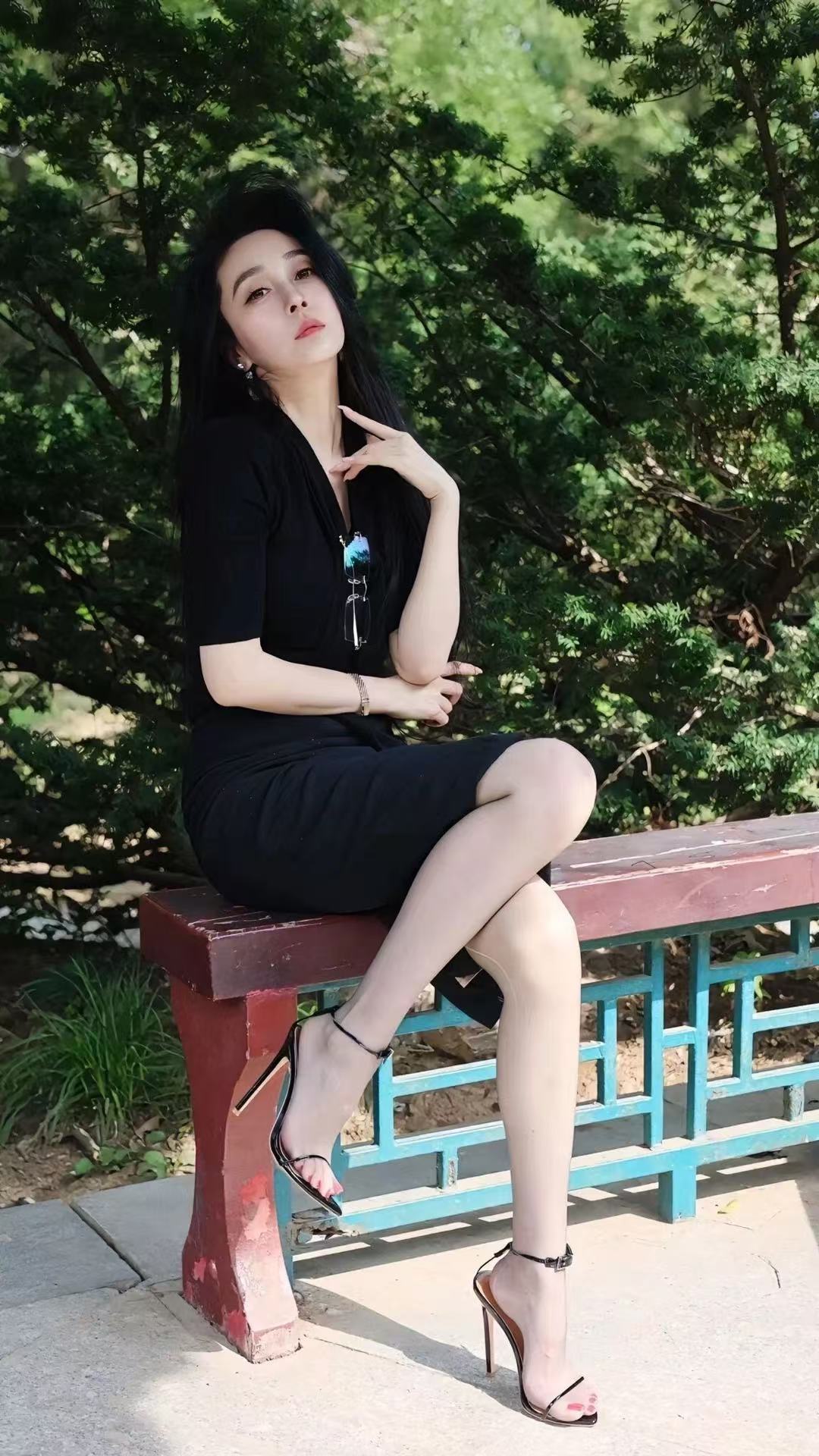 我也想和闺蜜一样同时拥有好几个男朋友哈哈哈哈