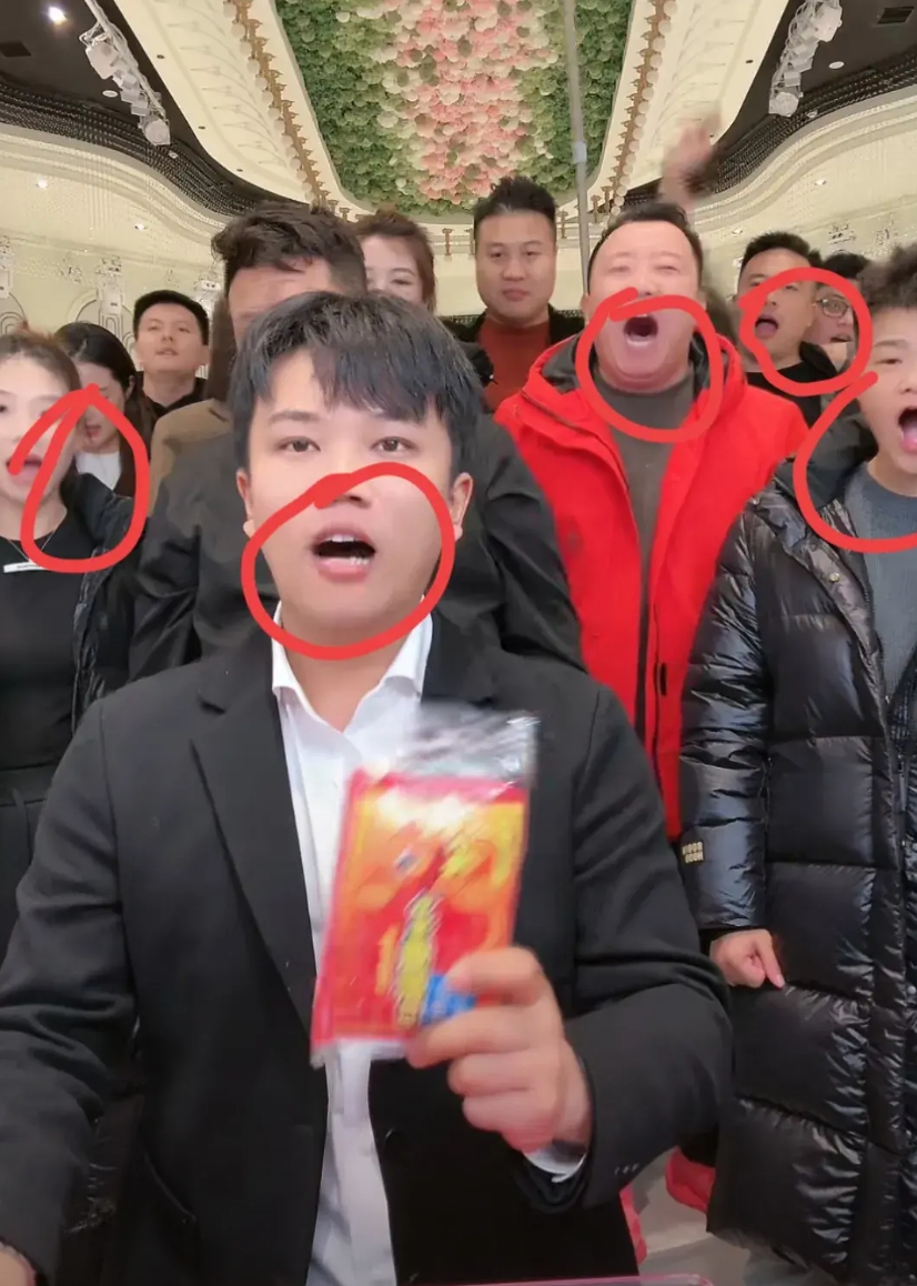 解清帅直播间真的好吓人

昨天晚上解清帅又开始直播了
回归一周年庆典
好一波人气