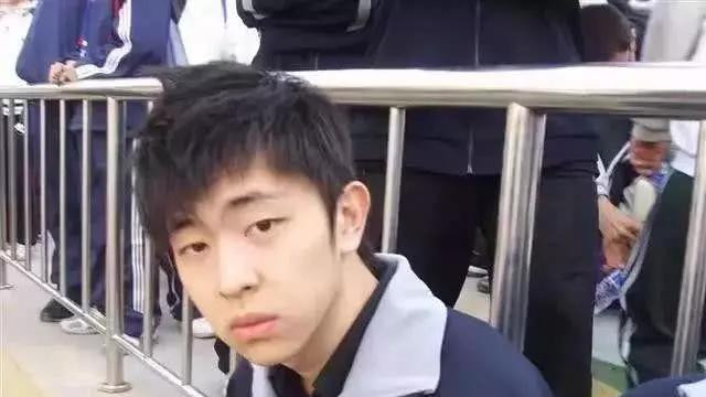 “封杀”不到3年，再看邓伦如今的处境，他很可恨，但也很可悲