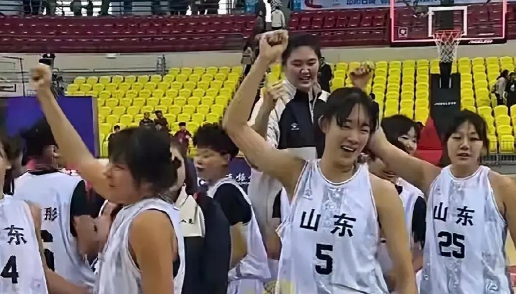有张子宇在，山东女篮这个冠军是手拿把攥的，根本没有任何悬念。

压根就防不了嘛，