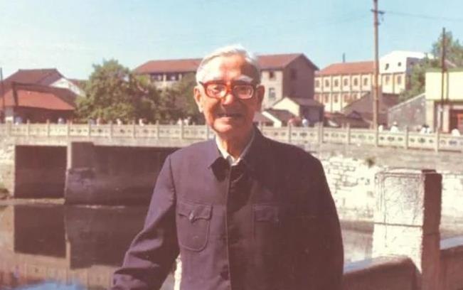 1968年，72岁的茅以升妻子刚去世，他就和6个孩子商量，想要续弦。孩子们不反对