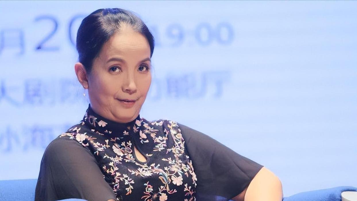 同样是国内外名人离世，吕丽萍头像变黑白，才知骨子里变质真没救