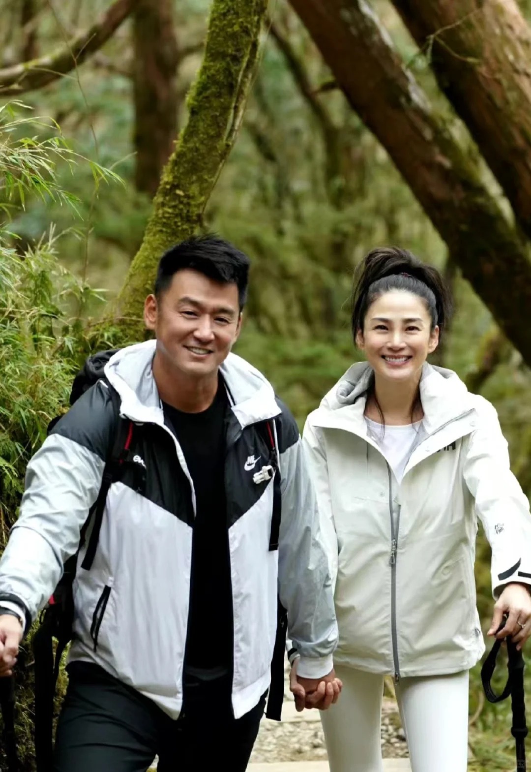 洪小铃46岁结婚生子❗真爱是真不怕晚！
洪小铃官宣结婚怀孕了！谁懂看到B 超单那