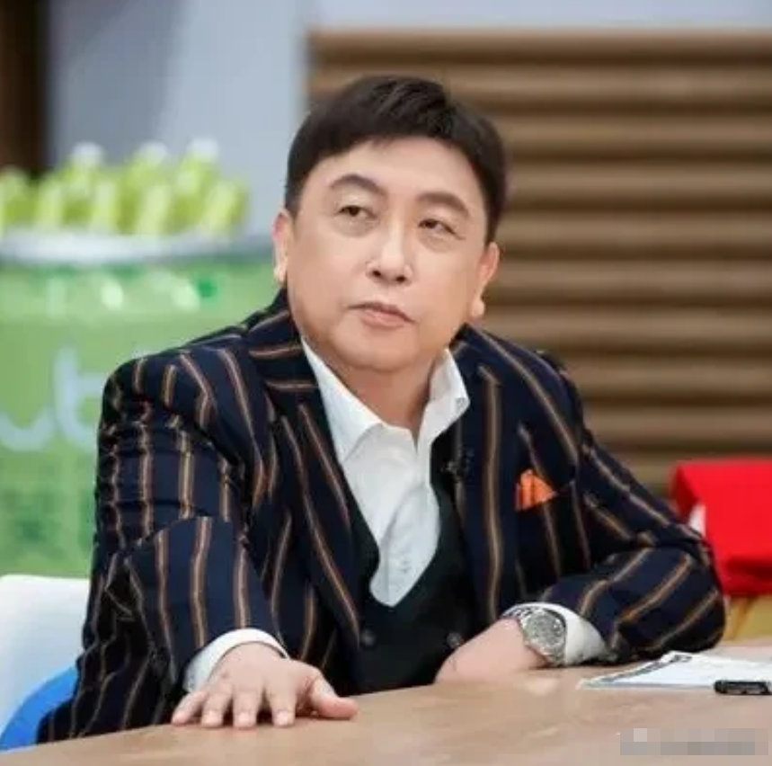 导演王晶说：香港导演跟内地导演的情况不一样，香港导演的关系都不错，而且很团结，有