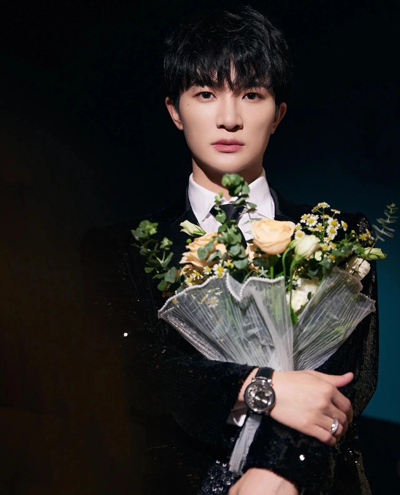 挑战每天发明星图片——周深