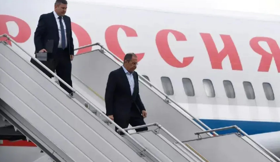 欧洲在犹豫不决中，终于下决心让俄罗斯外长拉夫罗夫参加今天在马耳他举行的欧安组织外