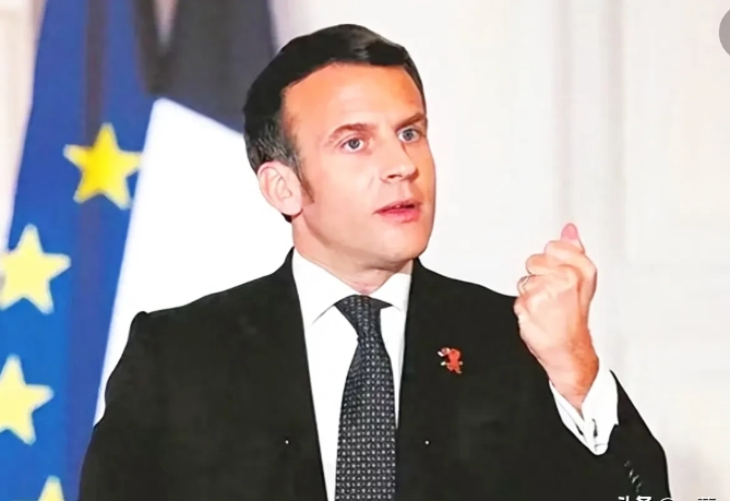 马克龙接受采访时说，北约秘书长该干的事儿！保护法国和欧洲的防御政策和联合军事行动