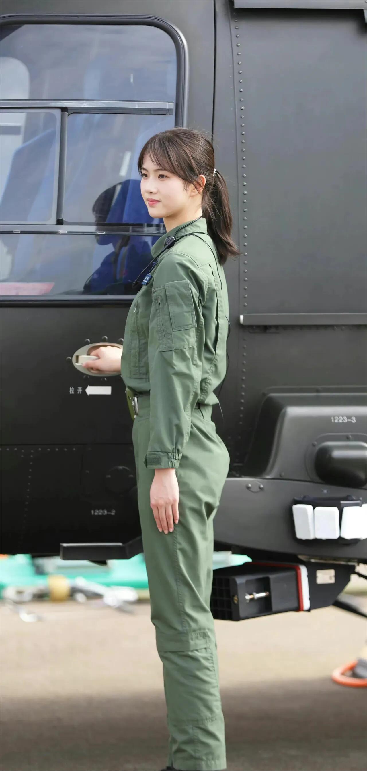 蓝天下的璀璨之星，女飞行员徐凤灿逐梦之路