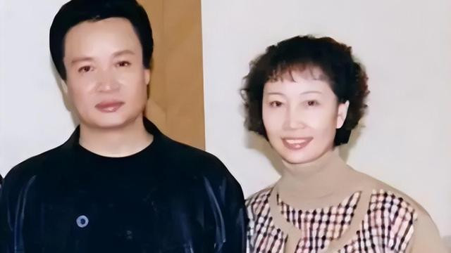 阎维文陪妻子抗癌30多年，让人羡慕夫妻的感情