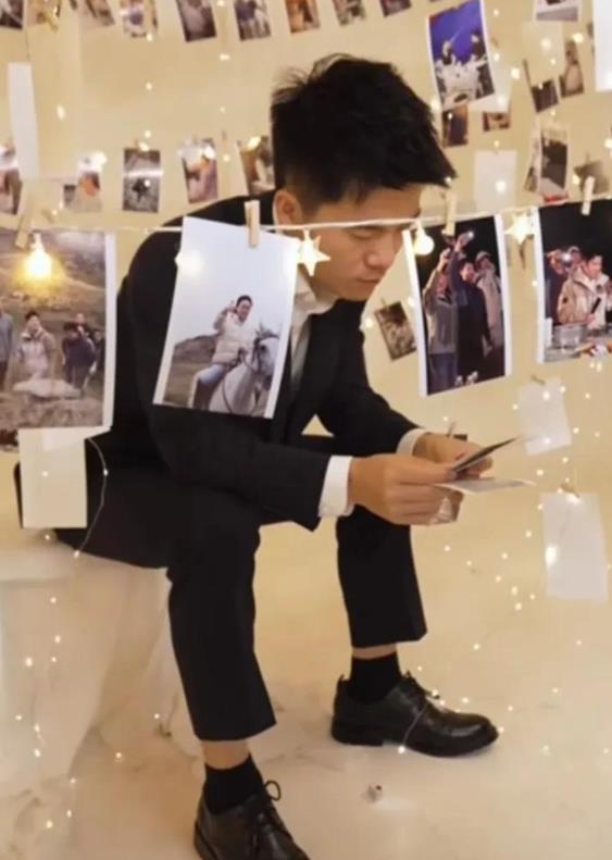 董宇辉在一周年的感谢视频里，把幕后人员和消费者放第一位。
 
永远相信董宇辉的格