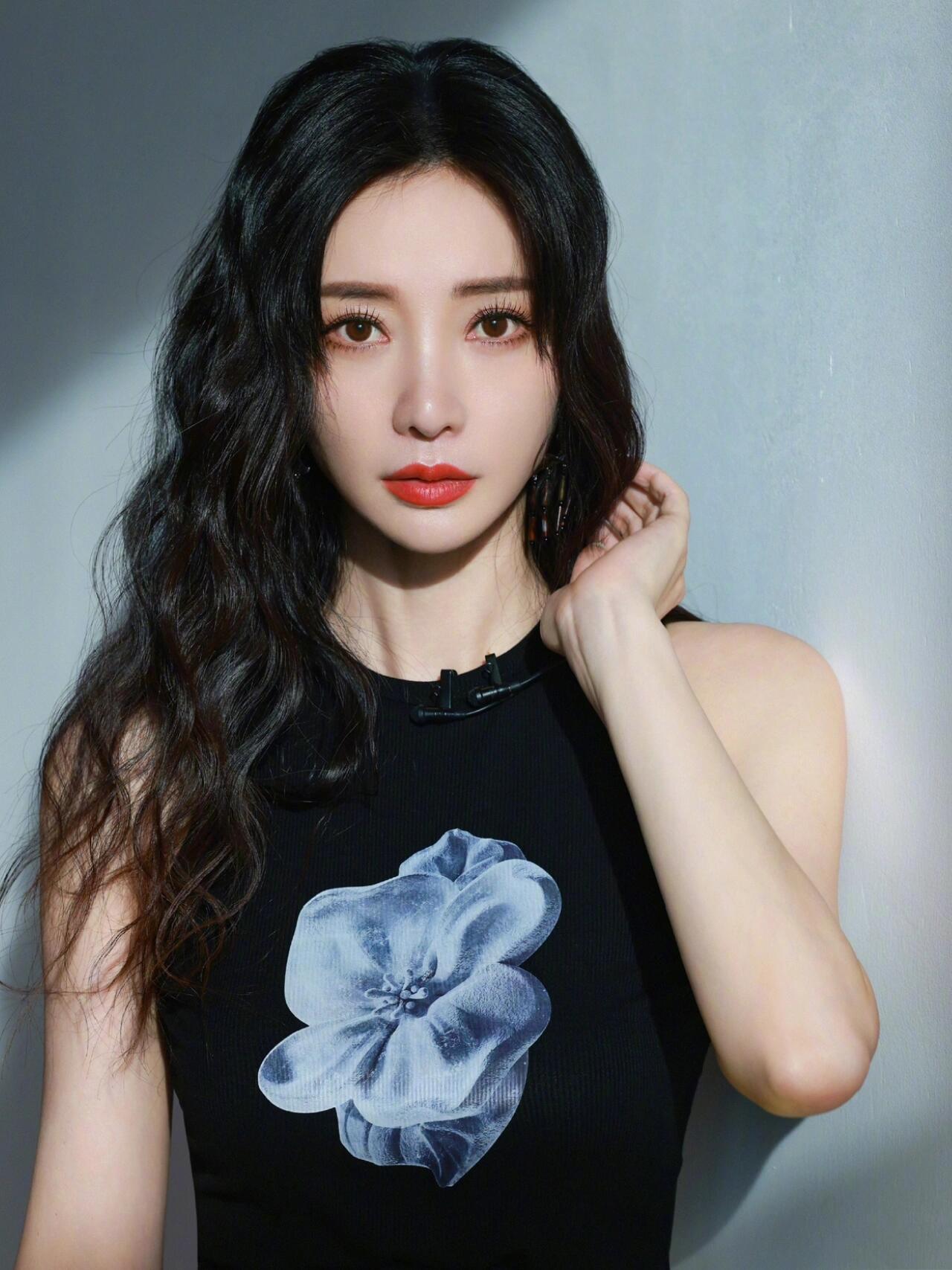 柳岩好有气质！