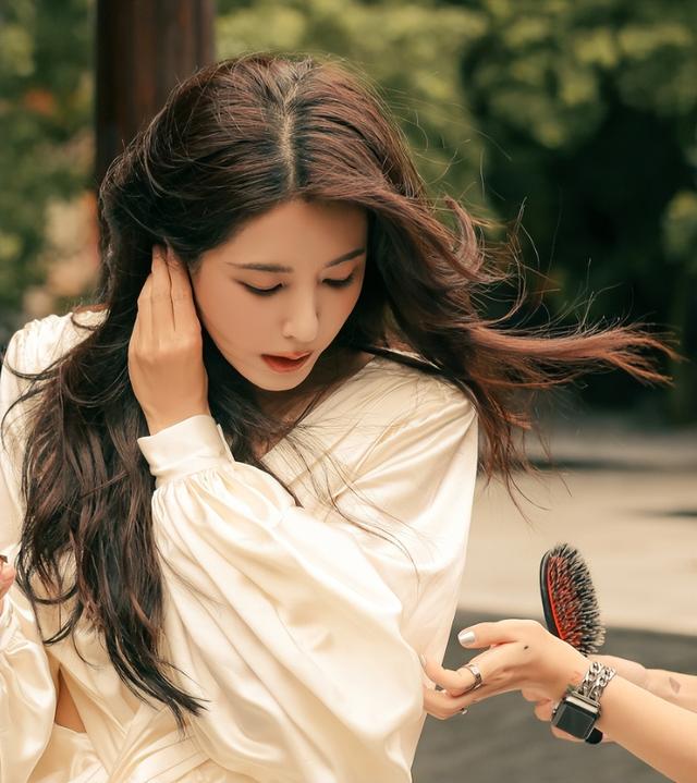 她是“两百年一遇”的美人,曾靠美貌征服3个影帝,如今仍然未婚(两百年的孤独)-第14张图片-九妖电影 她是“两百年一遇”的美人,曾靠美貌征服3个影帝,如今仍然未婚(两百年的孤独)-第14张图片-九妖电影