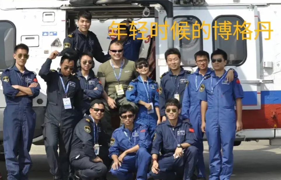 中俄飞行员合影，诞生 2024 珠海航展名场面之一，有 3 个惊喜。

第一，苏