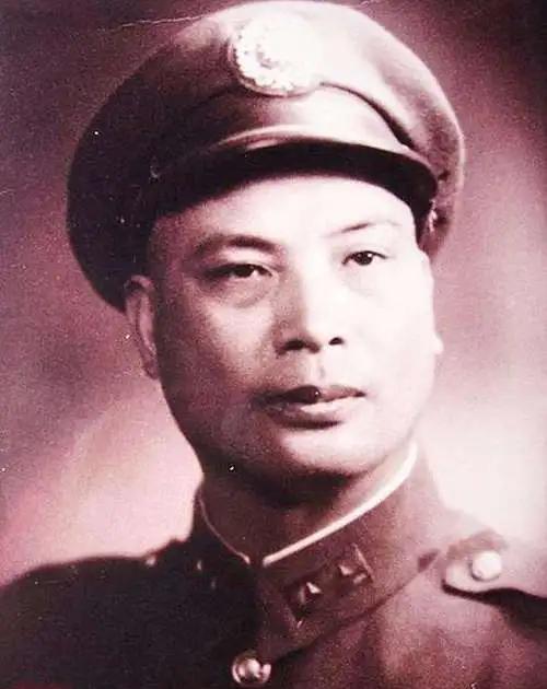 1948年10月16日，当得知国民党中将范汉杰被俘虏后，东野参谋长刘亚楼高兴的说