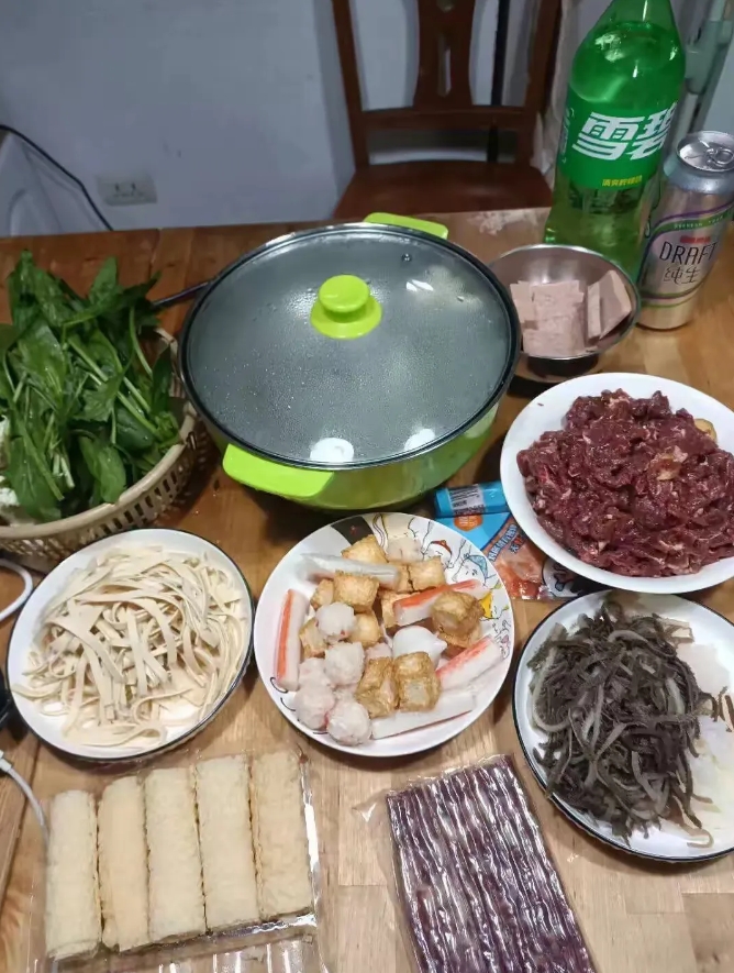 离婚后再婚一定要三思而后行
身边一个女朋友三婚又离了，去一家生一个，三次生了三个