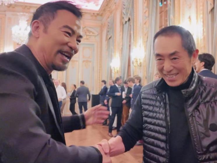 不觉得陈婷漂亮，就是身高可以皮肤白，舞会算好看一点，化了妆，上镜了，平时一点都不