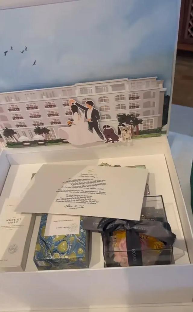 陈乔恩结婚伴手礼曝光!礼物用心超大气,上万块的护肤品人手一份(陈乔恩 婚纱)-第3张图片-九妖电影 陈乔恩结婚伴手礼曝光!礼物用心超大气,上万块的护肤品人手一份(陈乔恩 婚纱)-第3张图片-九妖电影