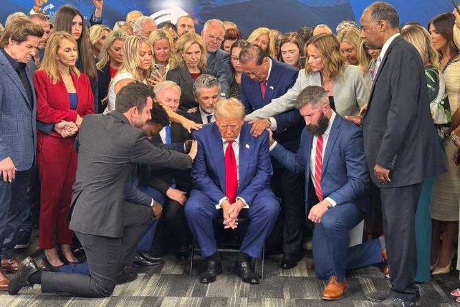 大胆预测！根据这一非常蹊跷的提前投票数据，特朗普很有可能将以大幅领先优势赢得美国