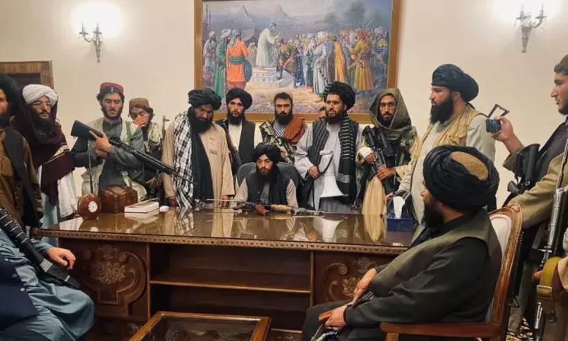 在对女人进行一系列限制之后，塔利班终于开始针对男性实施新的严格宗教法，新法规定男