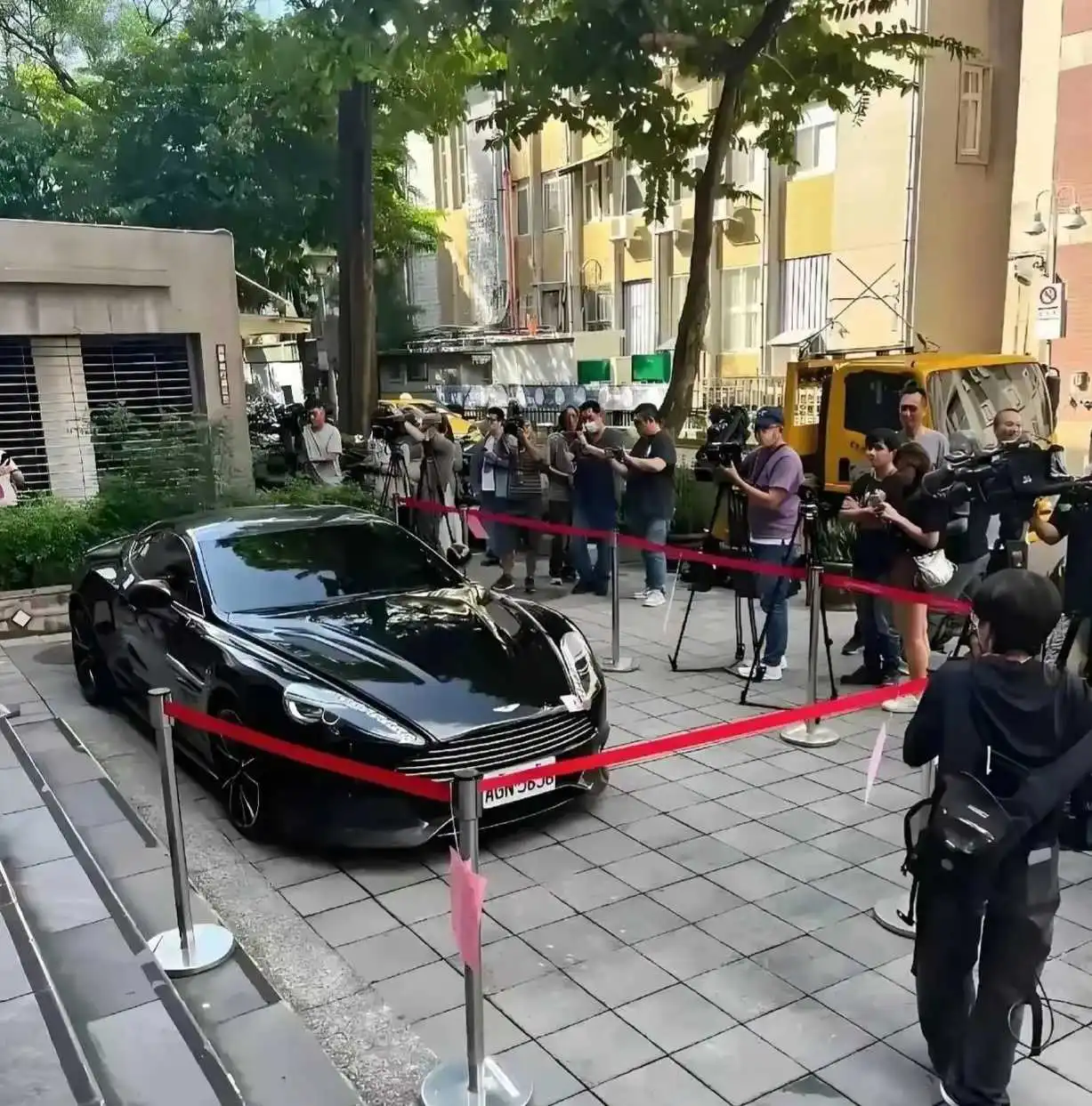 大S拍卖阿斯顿马丁