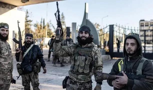 俄军新司令刚上任，就挡住叙叛军疯狂进攻，美媒称手段很残酷。驻叙利亚原俄罗斯军队司