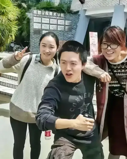 饺子成功了！
丈人丈母娘非常开心。饺子成功之前，丈人丈母娘就说过，他们看好的是饺