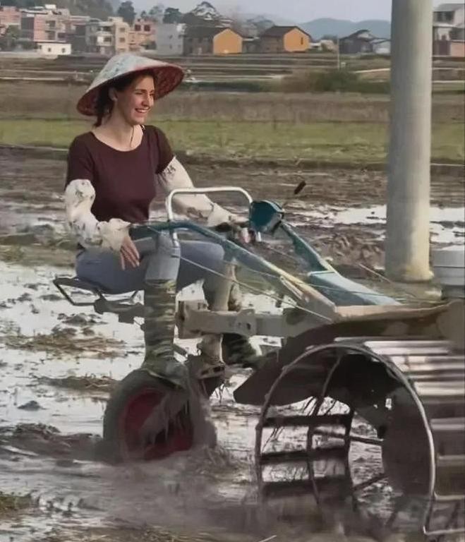 外国美女嫁中国农村爱上干农活

                        