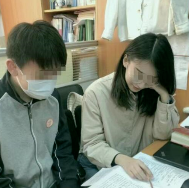 你怎么看待这位女教师的行为