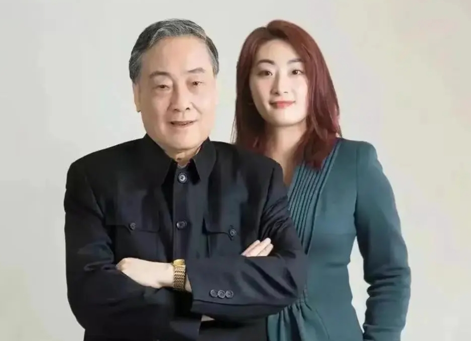 宗馥莉请辞前已博弈一个多月
唉，宗老走了，宗馥莉不容易，有利益的地方就有争斗……