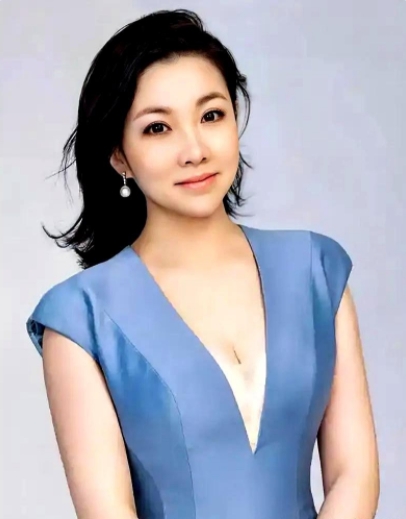 歌唱家王莉的感情经历主要如下：

一、与刘和刚的缘分：王莉与刘和刚的缘分始于一次