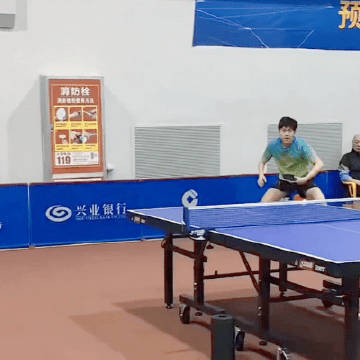 换手救球这一下好帅，谁不爱一些左右双开的王楚钦？ ​​​