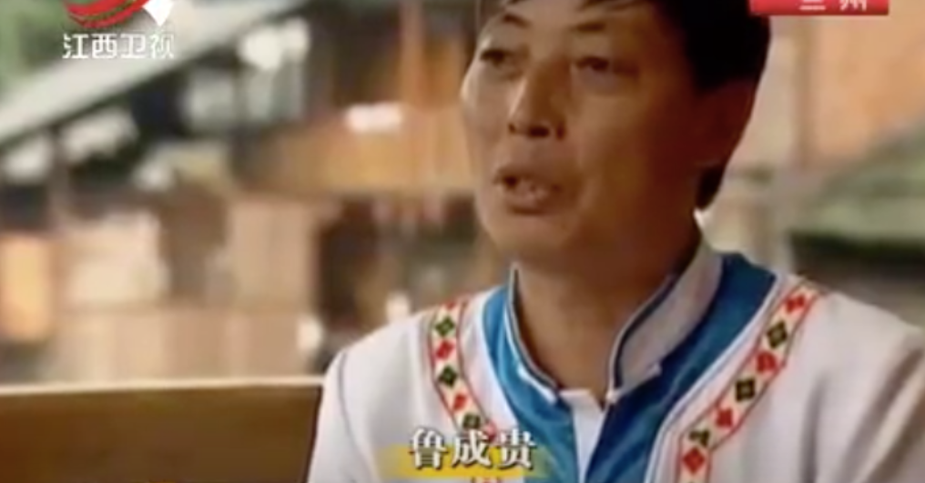 “蛇会送解药来！”湖南，青年被五步蛇咬伤，“蛇王”鲁成贵胸有成竹地安慰他，随后口