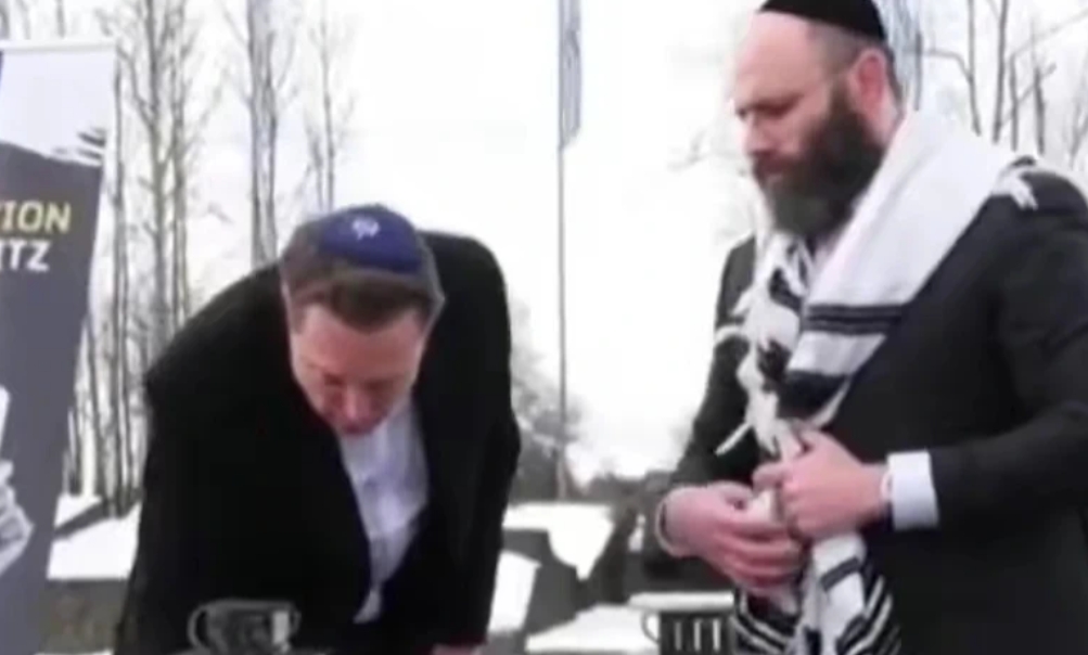 马斯克：我代表盎撒集团反对以色列
布林肯：我代表犹太集团支持以色列
耶伦：我代表