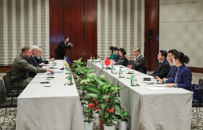 乌克兰外长求见王毅，双方密谈许久之后，瑟比加的表态令欧洲大吃一惊！

2月15日