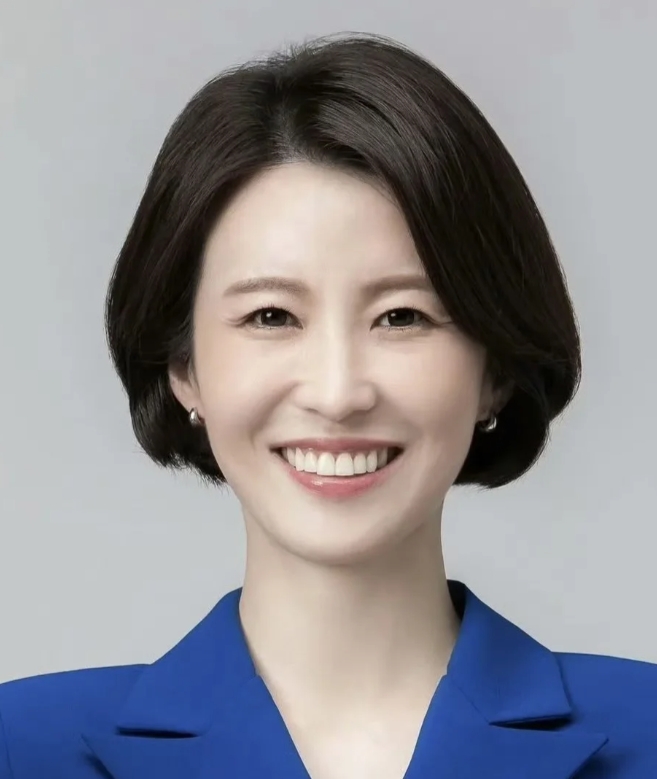 首尔之冬，挺身而出的韩国女英雄