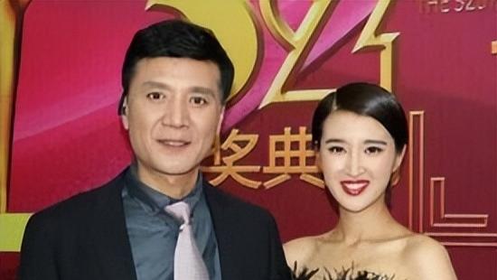 “苏麻喇姑”茹萍，二婚带女嫁小3岁丈夫，被继子劝阻再造娃